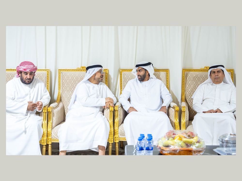 خالد بن سعود يعزي في وفاة والدة المستشار حسن الحبسي