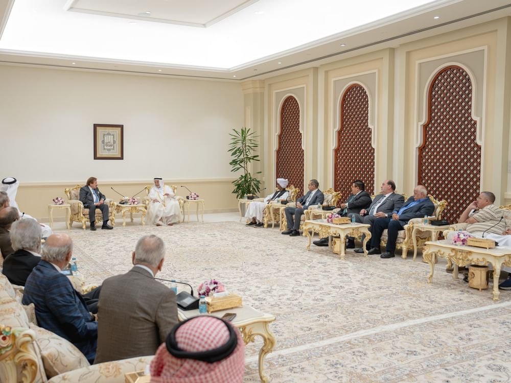 سلطان القاسمي يلتقي أعضاء مجلس أمناء الهيئة العربية للمسرح