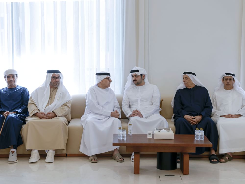 مكتوم بن محمد يقدّم واجب العزاء في وفاة حليمة عبدالمنان عبدالرحمن العور