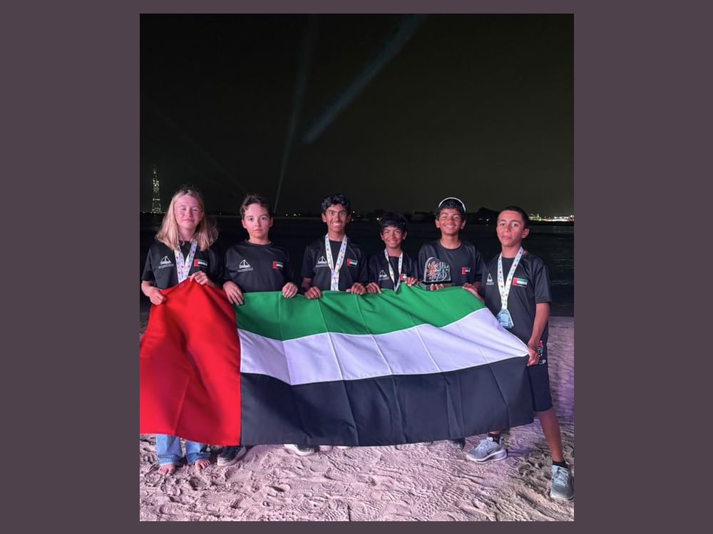 منتخب الإمارات للشراع يتصدر البطولة العربية للأوبتيمست