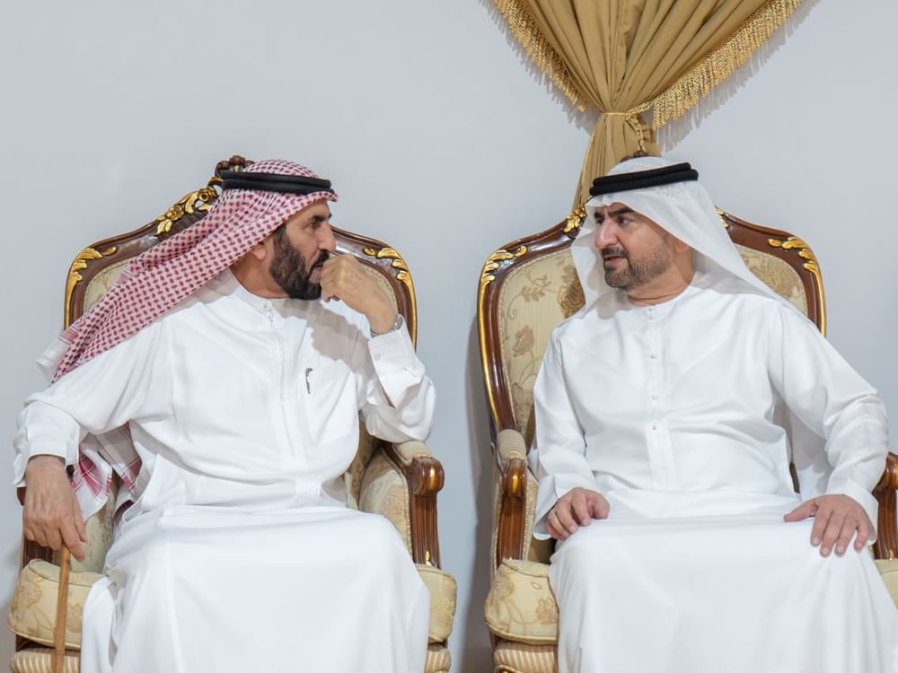 طالب بن صقر يقدم واجب العزاء في وفاة الشيخ محمد بن سالم بن سلطان القاسمي
