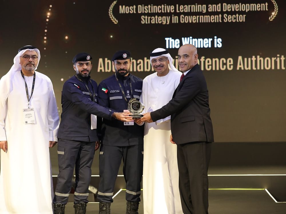 "أبوظبي للدفاع المدني" تحصد جائزتين خليجيتين