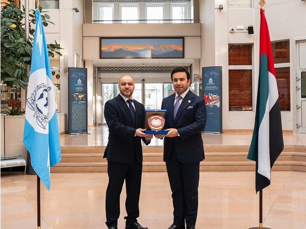 رئيس الإنتربول ووفد شرطة أبوظبي يبحثان تعزيز التعاون 