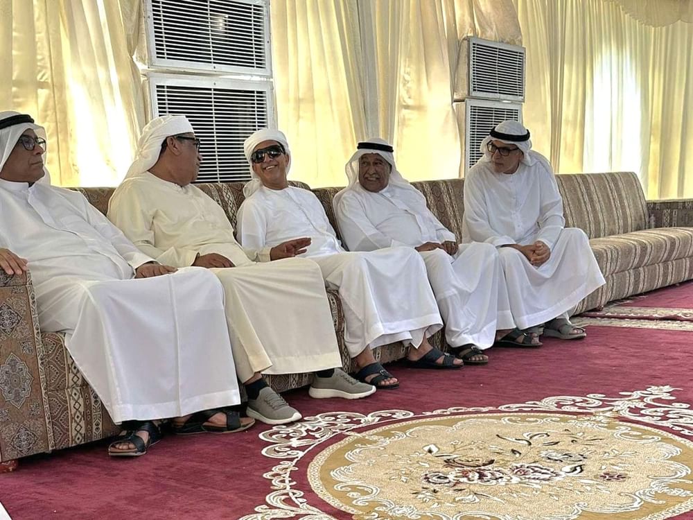 سالم بن سلطان القاسمي يعزي في وفاة والدة علي بن درويش  برأس الخيمة 