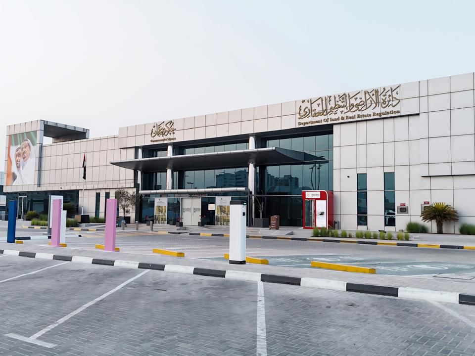 تصرفات عقارات عجمان تتجاوز 8.12 مليار درهم خلال الربع الثالث بنمو 47 %