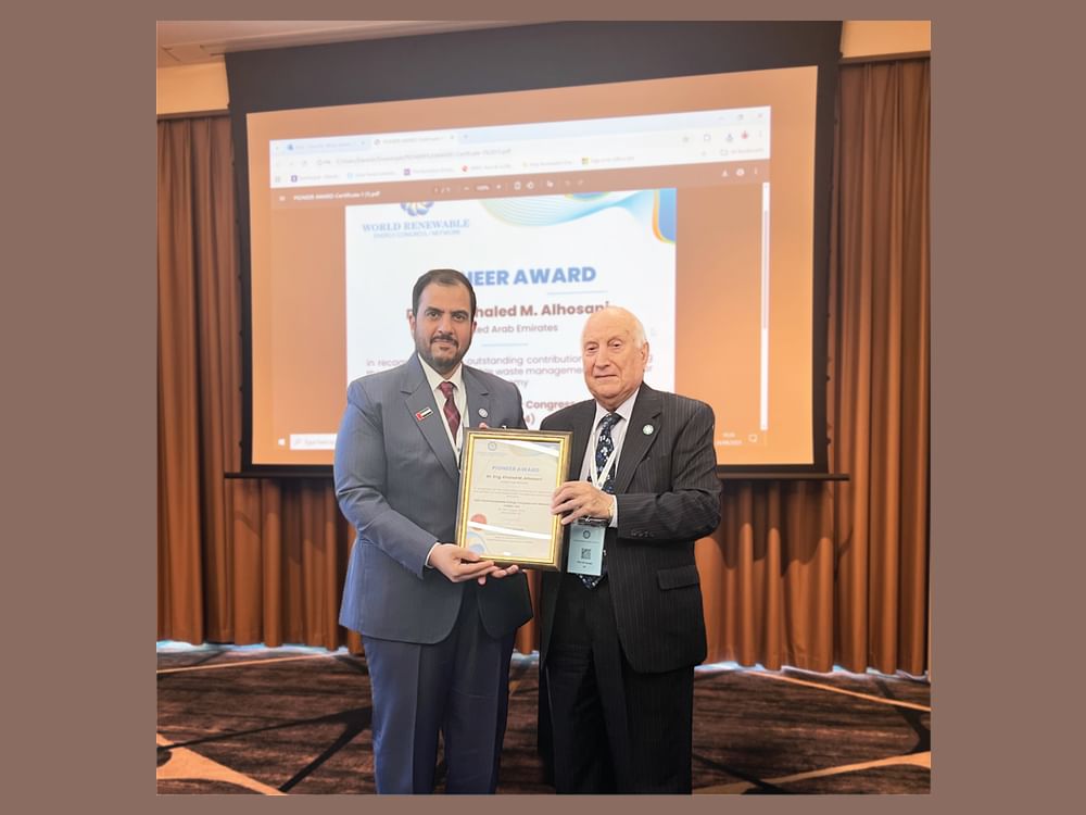 "Pioneer Award" للمدير التنفيذي لقطاع الصحة العامة والبيئة في دائرة البلدية والتخطيط -عجمان