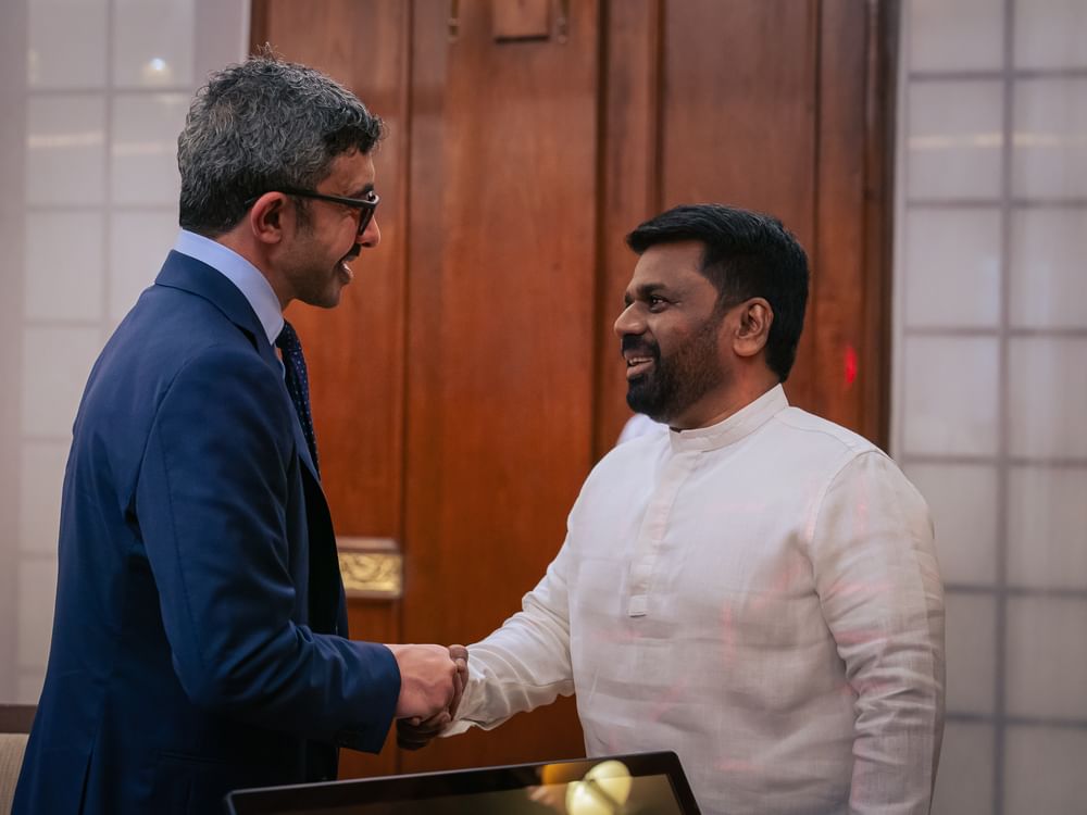 Presidente do Sri Lanka discute relações bilaterais com o ministro do Exterior dos Emirados em Colombo