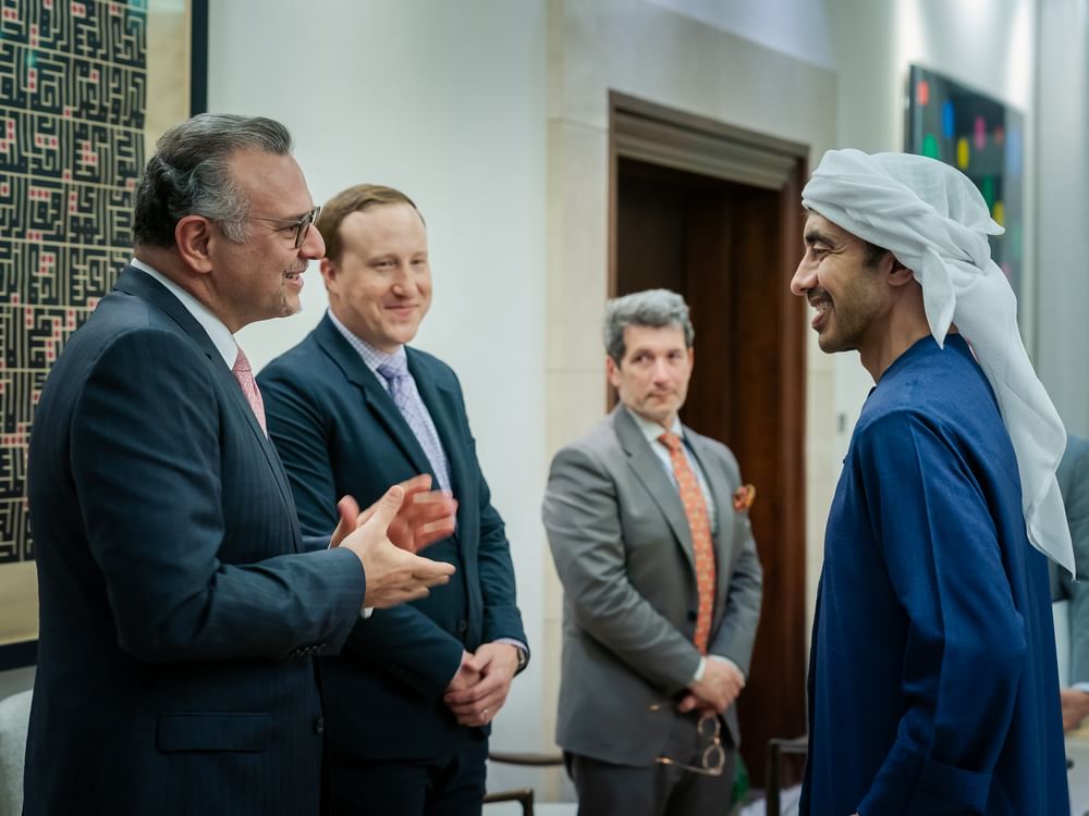 Abdullah bin Zayed y el asesor del presidente de EE UU para Asuntos Africanos y Árabes analizan la situación en Sudán