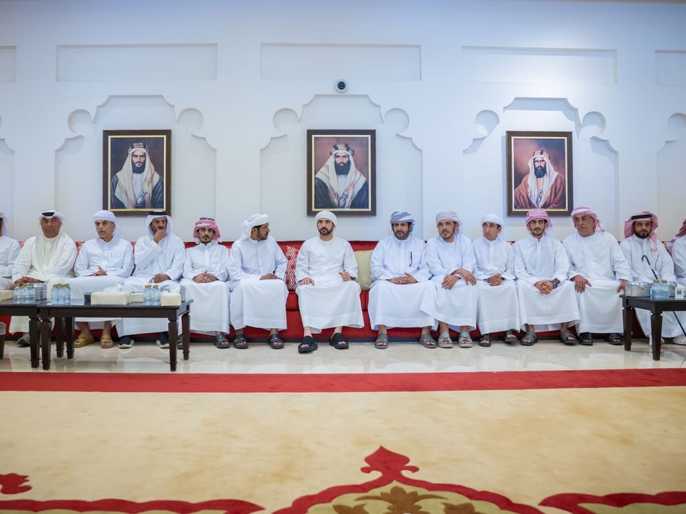حمدان بن محمد يقدم واجب العزاء في وفاة محمد حمد بن قطامي العامري