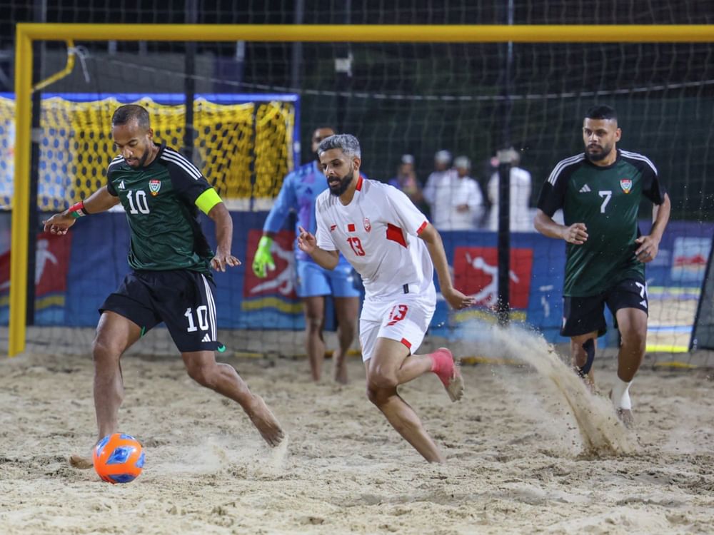 منتخب الكرة الشاطئية يواصل انتصاراته في