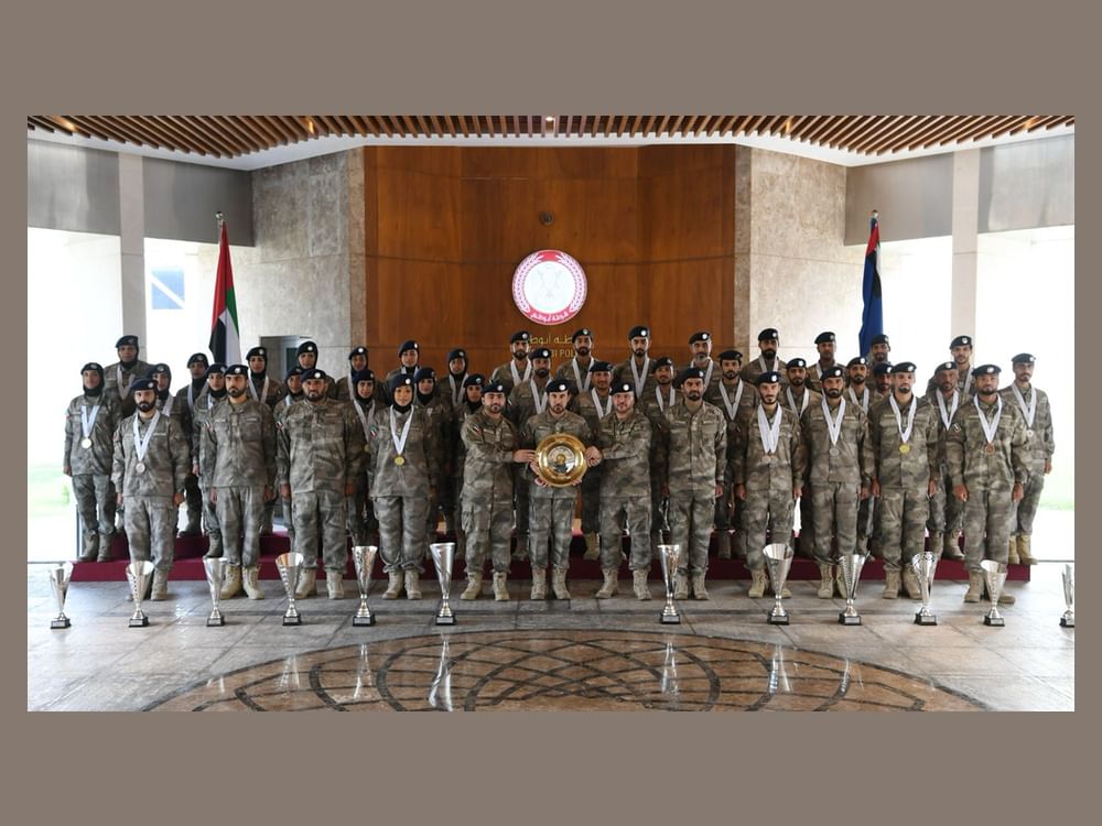 قائد عام شرطة أبوظبي يكرم الفائزين ببطولة وزارة الداخلية للرماية