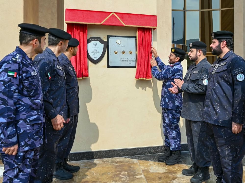 وكيل وزارة الداخلية يدشن اللوحات الفضية في مراكز الشرطة الحاصلة على التصنيف الفضي