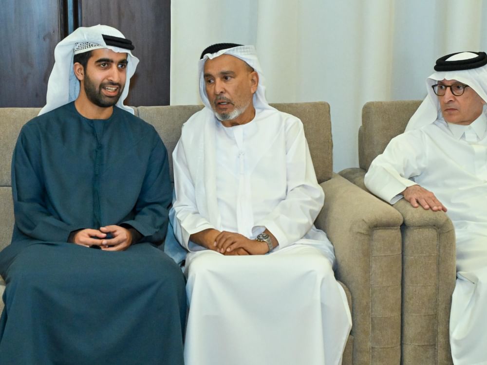 صقر بن سعود يقدّم واجب العزاء في وفاة عبد المجيد أحمد صديقي