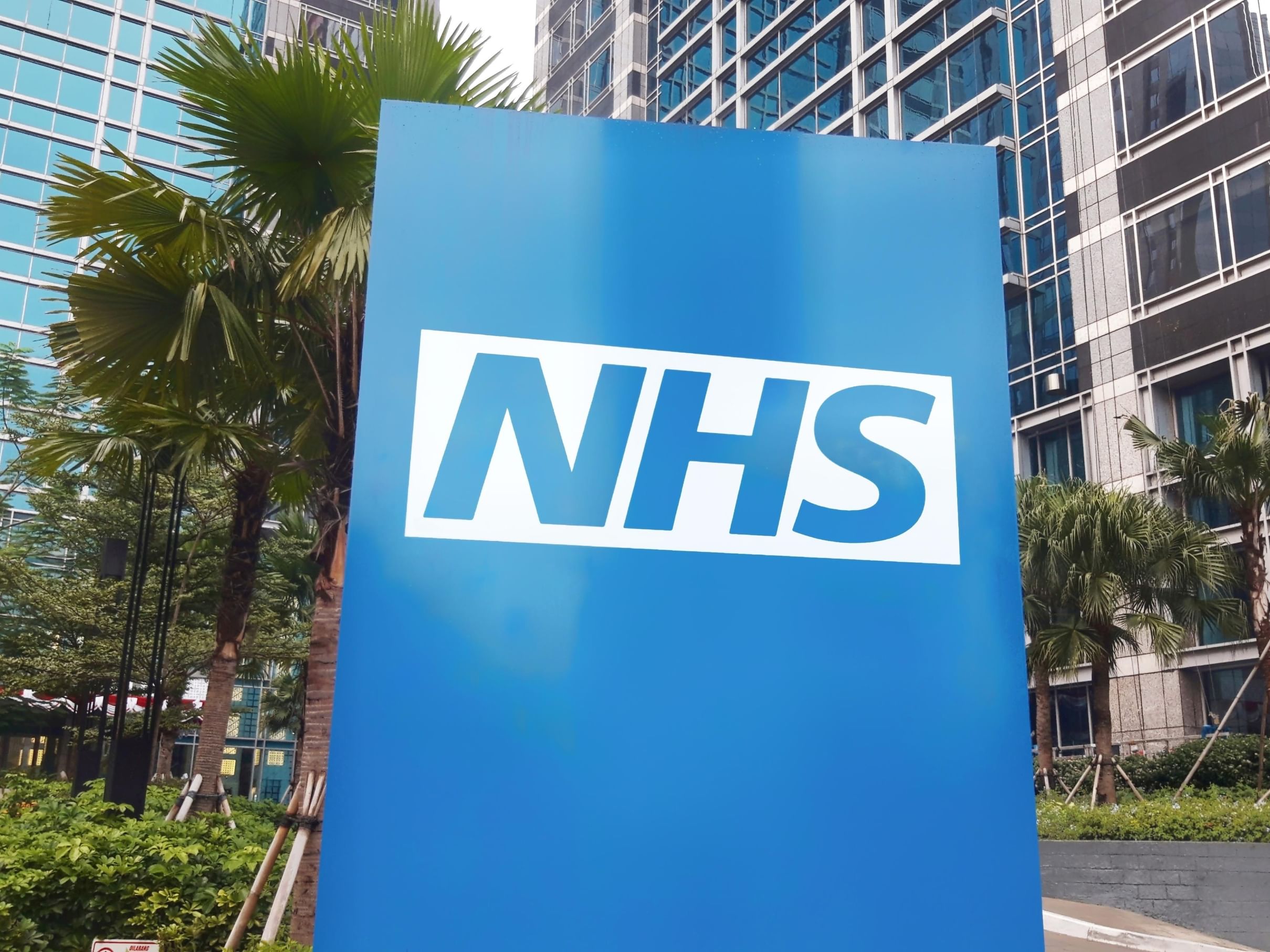 NHS England to trial AI, robotic tools for lung cancer diagnosis