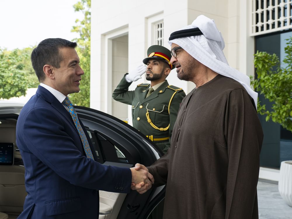 رئيس الدولة يبحث مع رئيس الإكوادور علاقات التعاون ويشهد توقيع اتفاقيات بين البلدين