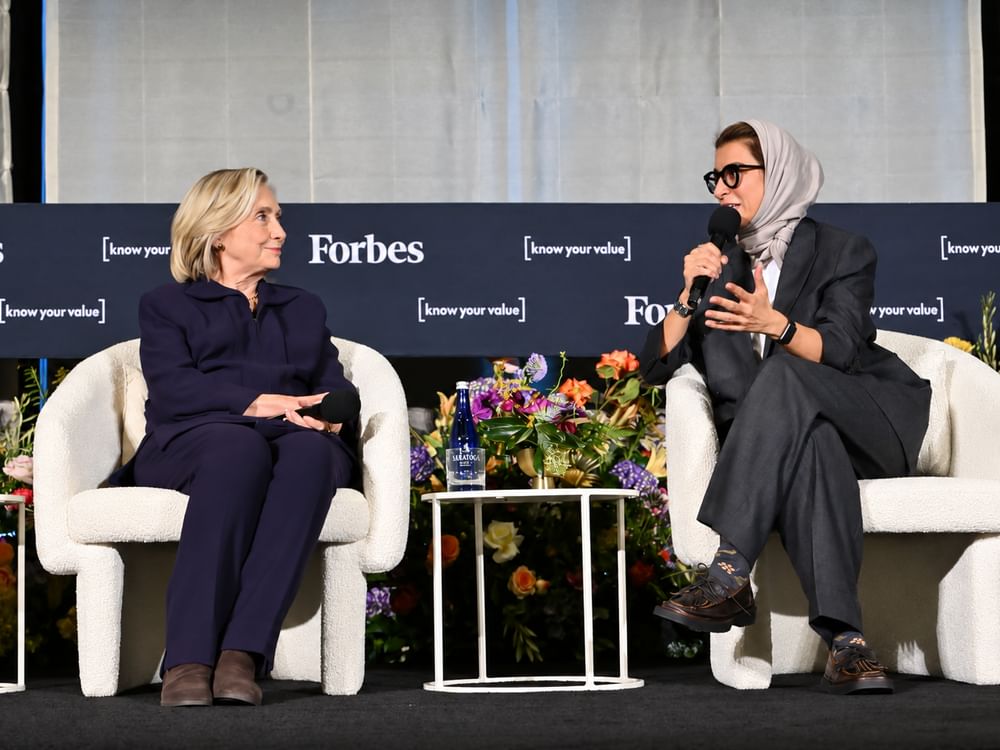 نورة الكعبي تشارك في جلسة حوارية ضمن قمة فوربس 30/50 للذكرى السنوية الخامسة حول دور المرأة في القيادة عبر الحدود والأجيال