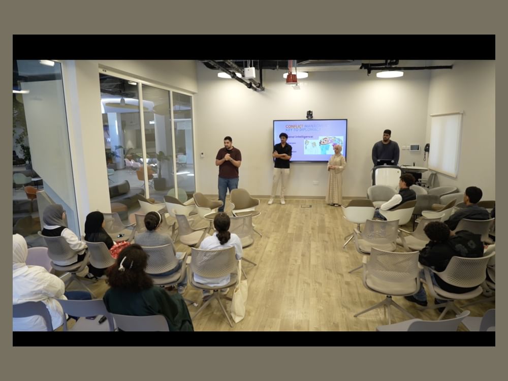 "التمكين الاجتماعي" و"أمريكية الشارقة" تعززان جاهزية الطلبة الأيتام للتعليم العالي