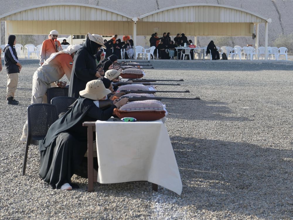 فريق الشارقة بطل مسابقة السكتون صحون فئة السيدات ضمن "بطولة الرماية" 