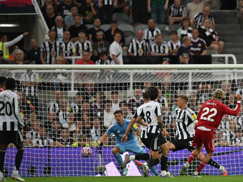 نوجوان کھلاڑی نگوموہا کا آخری لمحات میں گول، لیورپول کی نیو کیسل پر سنسنی خیز فتح