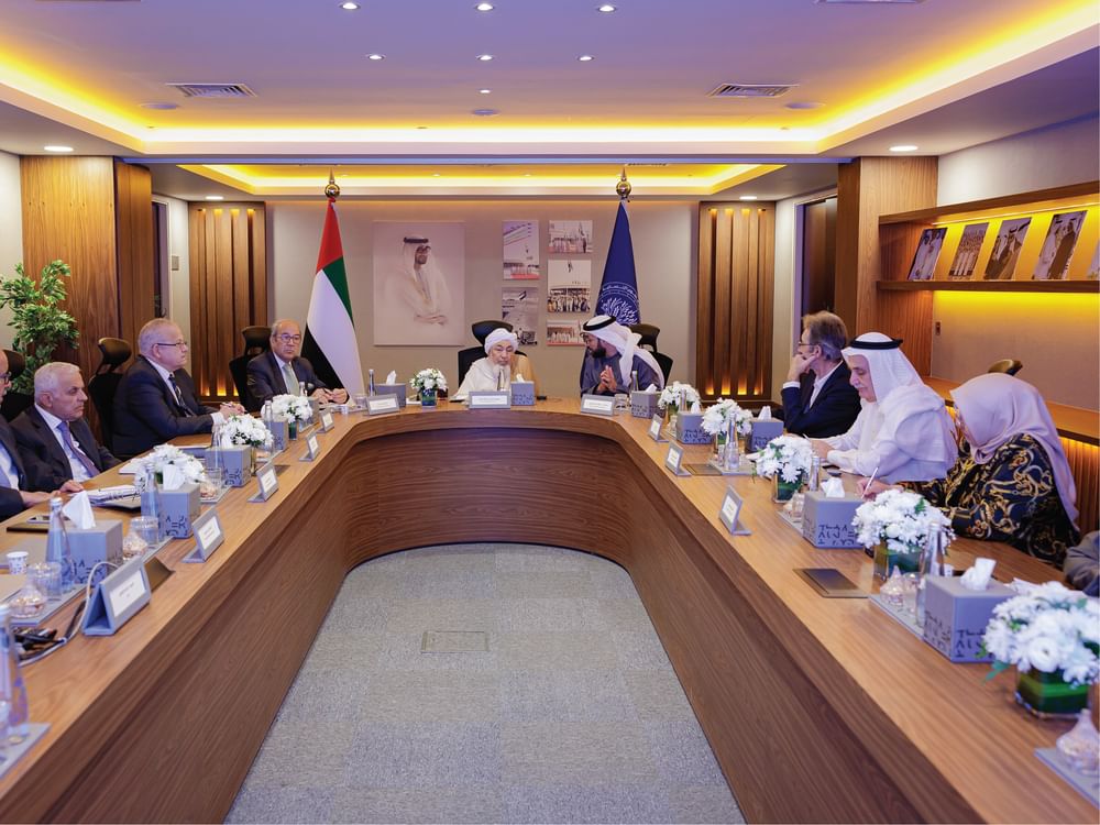 المجلس العلمي لجامعة محمد بن زايد للعلوم الإنسانية يبحث تعزيز مسيرتها الأكاديمية