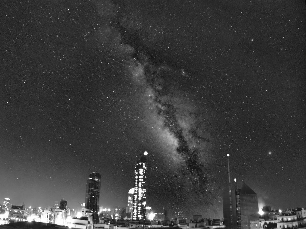 الفلك الدولي يصور ذراع درب التبانة من أبوظبي