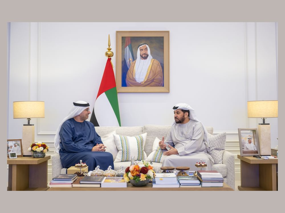 حمدان بن زايد يستقبل وفداً من "قطارات الاتحاد" ويطلع على مستجدات قطاري البضائع والركاب