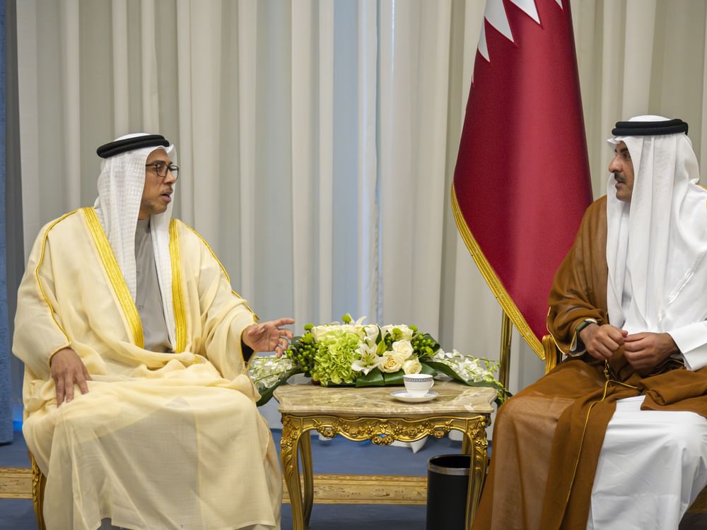 Mansour bin Zayed se reúne com o emir do Qatar em Sharm El-Sheikh