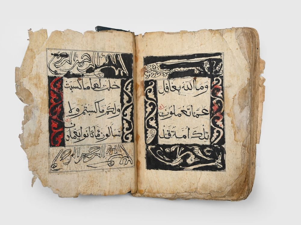 دار "بيتر هارينجتون" تعرض نسخة صينية من القرآن الكريم في "معرض أبوظبي للكتاب"
