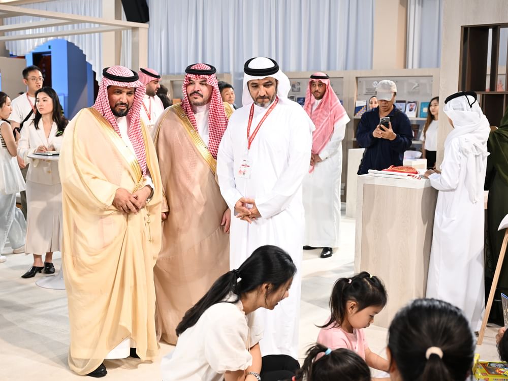وفد سعودي يزور جناح الإمارات بمعرض بكين الدولي للكتاب