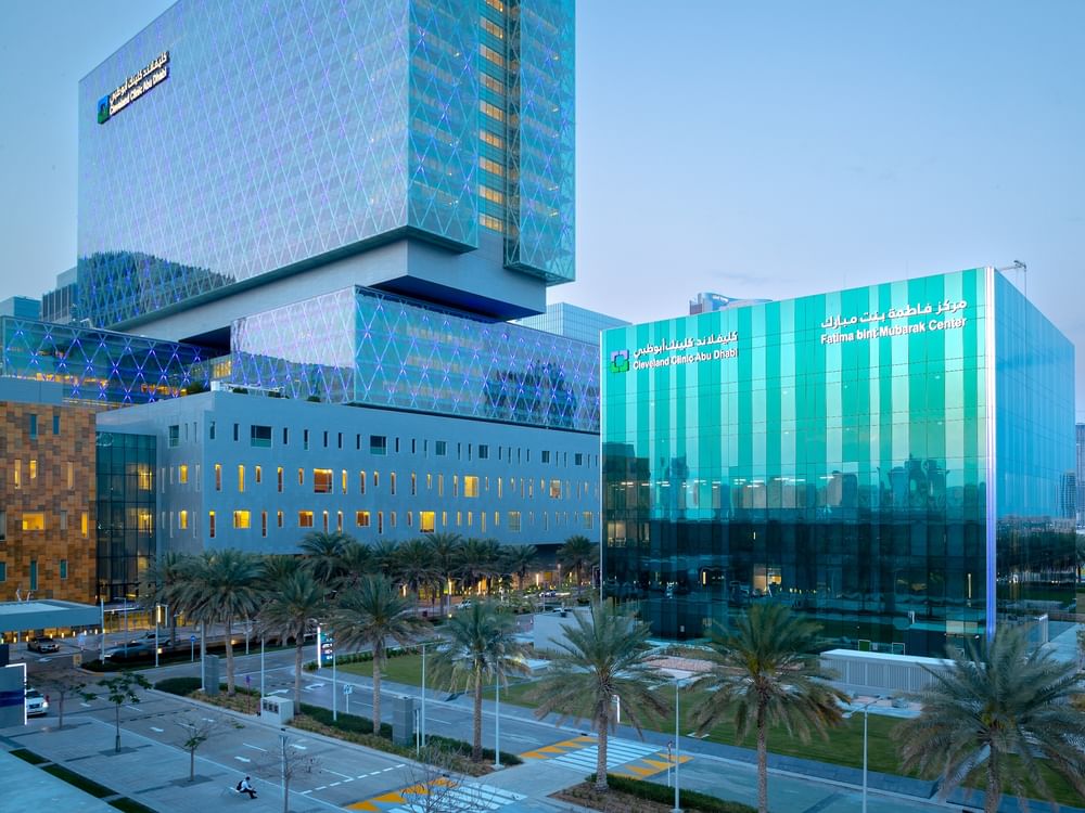La Clinique Cleveland d'Abou Dhabi traite un patient de 90 ans par une intervention endoscopique innovante sur la vésicule biliaire