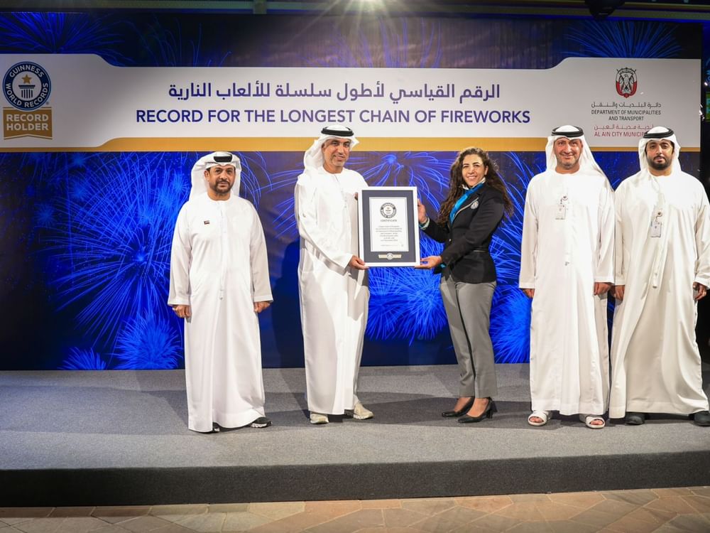 La municipalité d'Al Ain décroche le record du monde Guinness avec le plus long feu d'artifice tiré à l'occasion de la 53e fête de l'Union