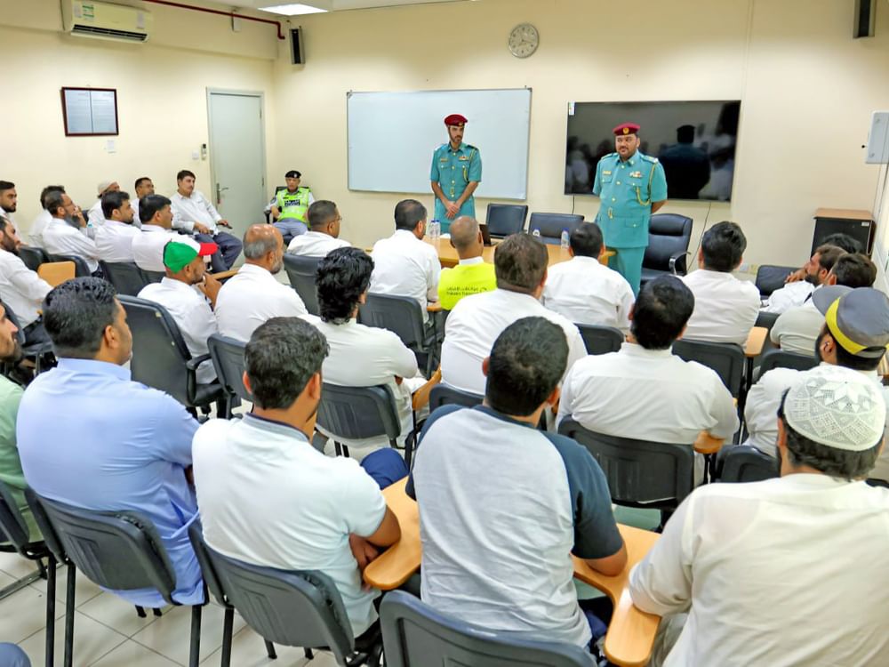 عجمان پولیس کی اسکول بس ڈرائیوروں کیلئے آگاہی مہم