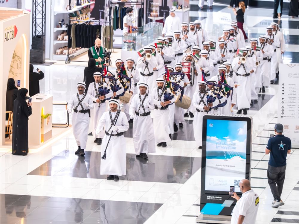 فعاليات "أبوظبي الدولي للصيد والفروسية" تبرز تنوع التراث الإماراتي