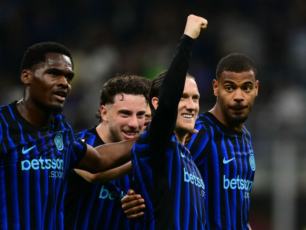 "إنتر "يقترب من حسم لقب الدوري الإيطالي بفوزه 3-0 على "كالياري"