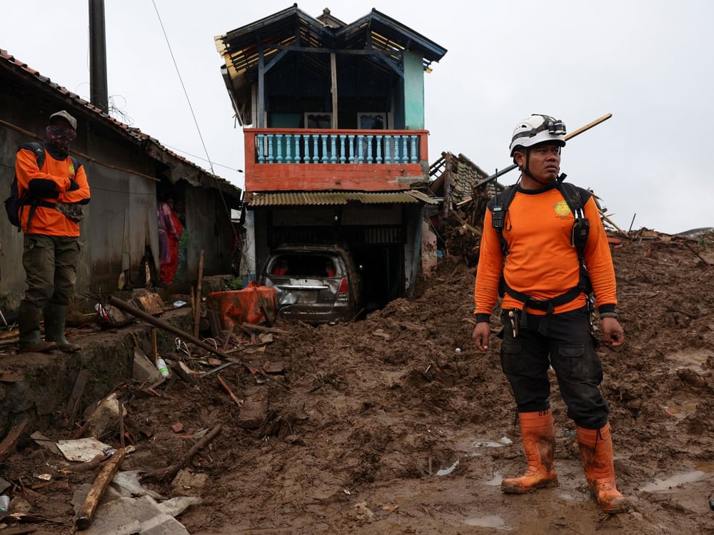 Death toll from Indonesian landslide climbs to 50