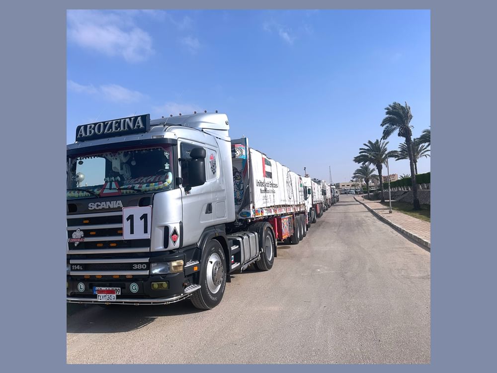 12 camions d'aide des Émirats arabes unis entrent dans la bande de Gaza dans le cadre de l'opération