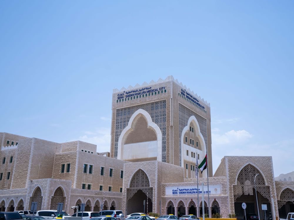 إنجاز طبي في "خليفة الطبية" ينقذ حياة طفلة من عدوى نادرة بالجمجمة
