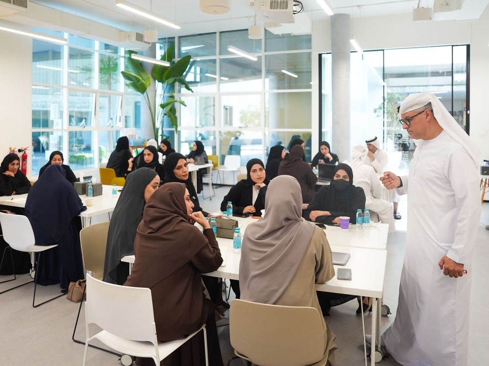 المكتب الإعلامي لحكومة عجمان يختتم برنامج "الجاهزية الإعلامية"