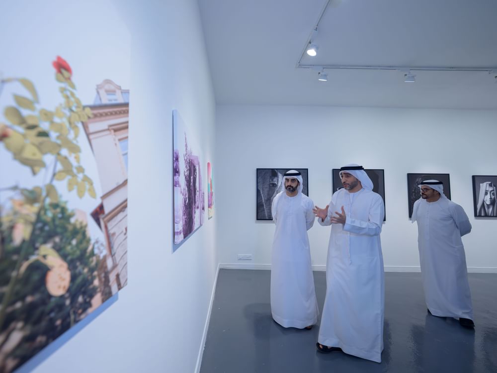 سالم بن عبدالرحمن القاسمي يفتتح المعرض السنوي الأربعين لجمعية الإمارات للفنون التشكيلية
