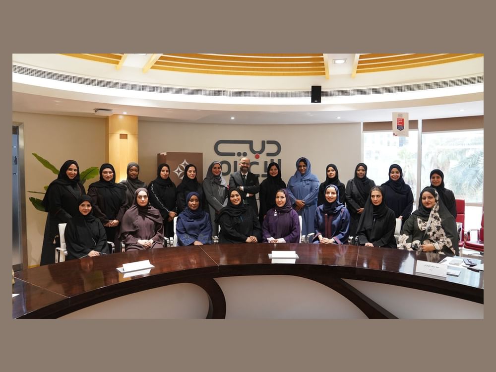 "دبي للمرأة" تنظم ورشة "التأثير والحضور التنفيذي" لعضوات برنامج "تمكين بلس" 