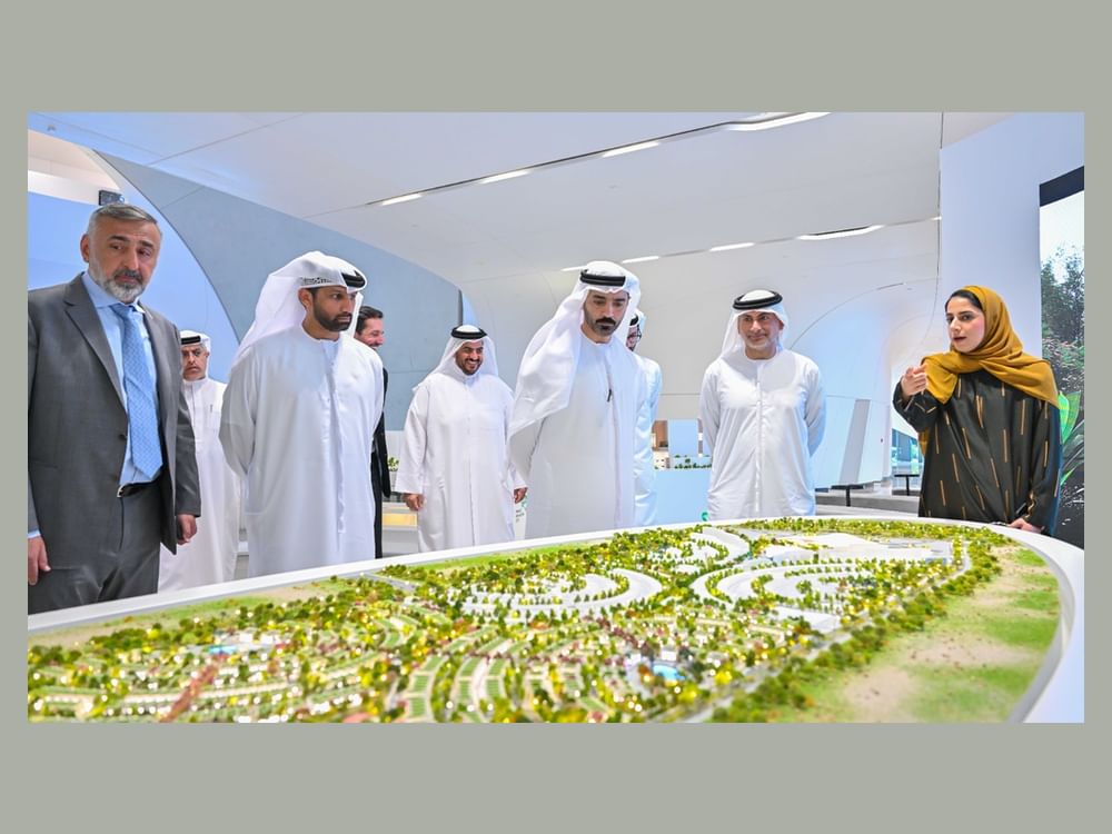 وفد "المعارف الاستراتيجية" بعجمان يطلع على تجربة "بيئة"  