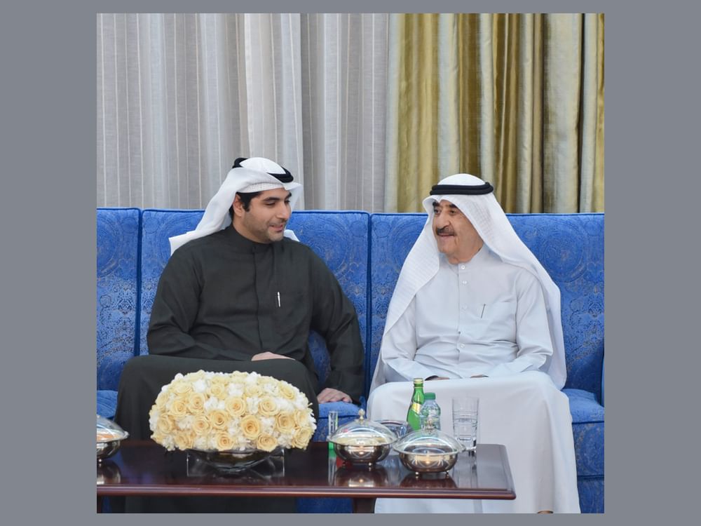 حاكم أم القيوين يواصل استقبال المهنئين بشهر رمضان