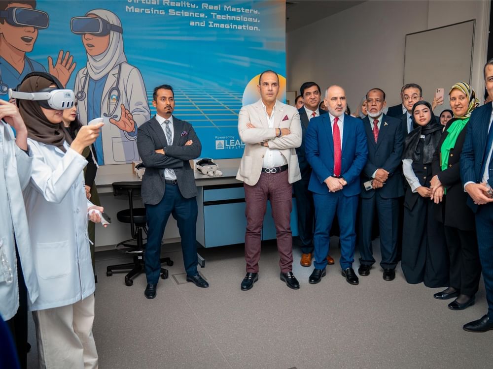 جامعة عجمان تطلق مختبر الواقع الافتراضي التفاعلي ومركز PharmaPro لتعلّم صناعة الأدوية  