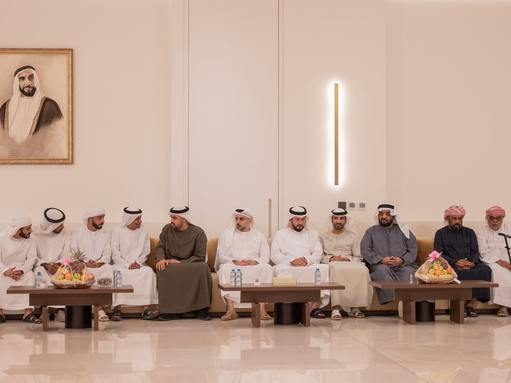 ذياب بن محمد بن زايد يُقدِّم واجب العزاء في وفاة ريم عمر النهدي