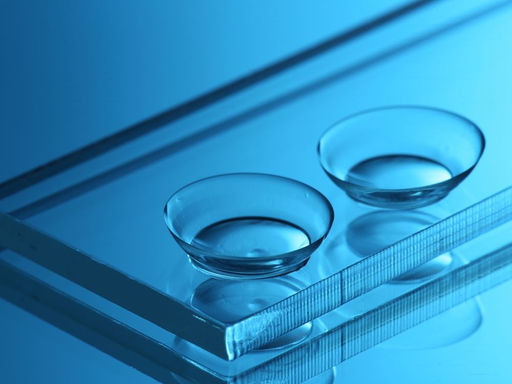 Scientists develop contact lenses that let humans see near-infrared light