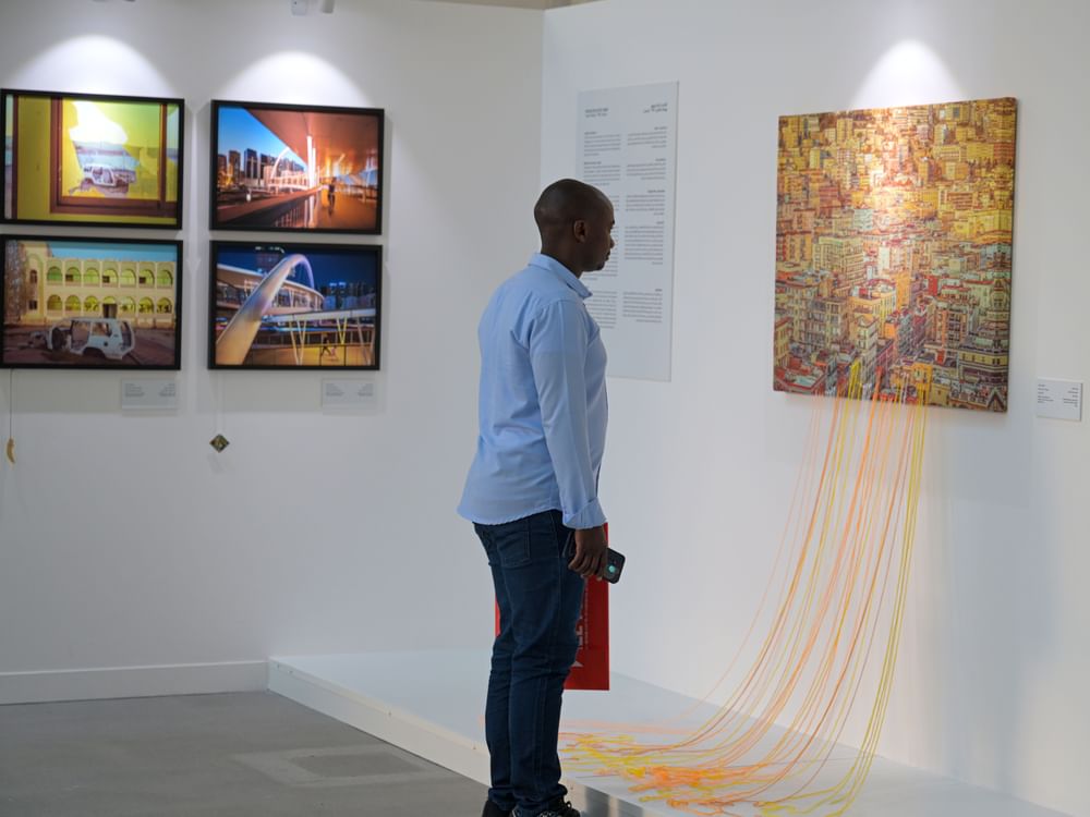 معرض "سرديات المكان... رؤى منقحة" في منارة السعديات