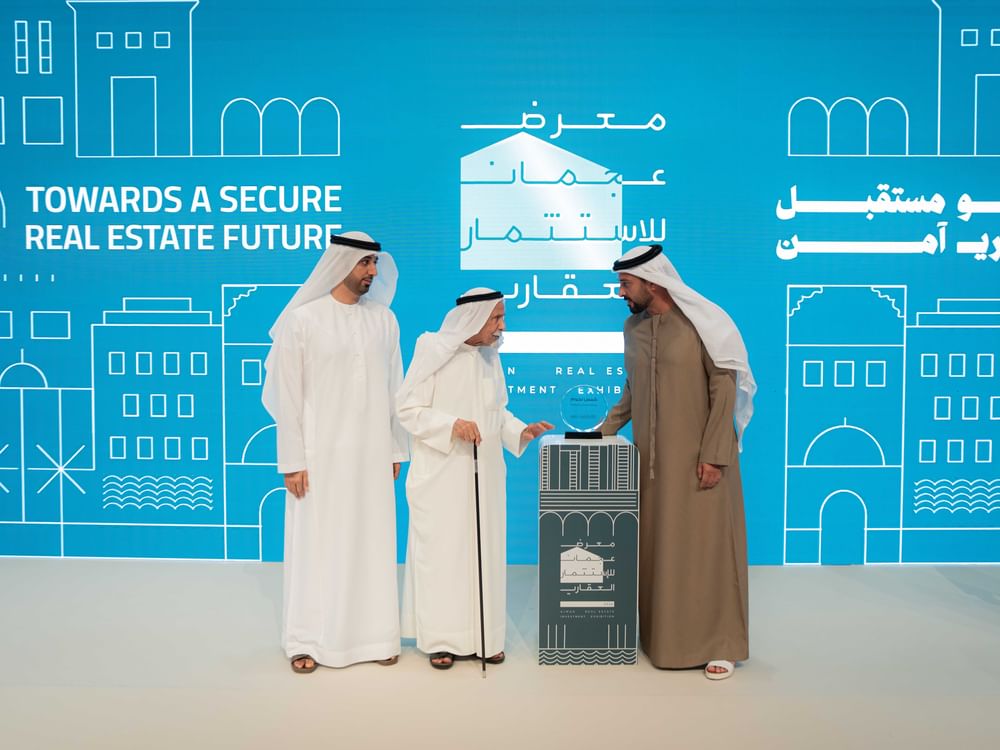 عبدالعزيز بن حميد يكرم الفائزين بجوائز برنامج التصنيف العقاري بعجمان