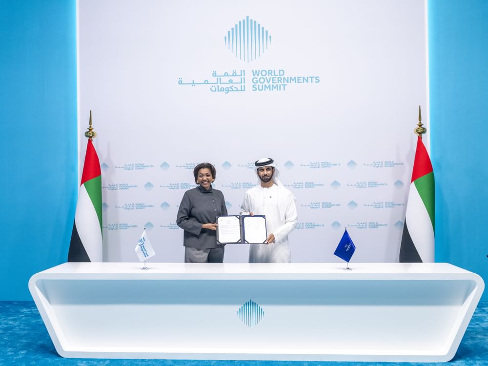 "قمة الحكومات "/دي بي ورلد الخيرية توقع اتفاقية لدعم الوجبات الغذائية المدرسية في الإكوادور