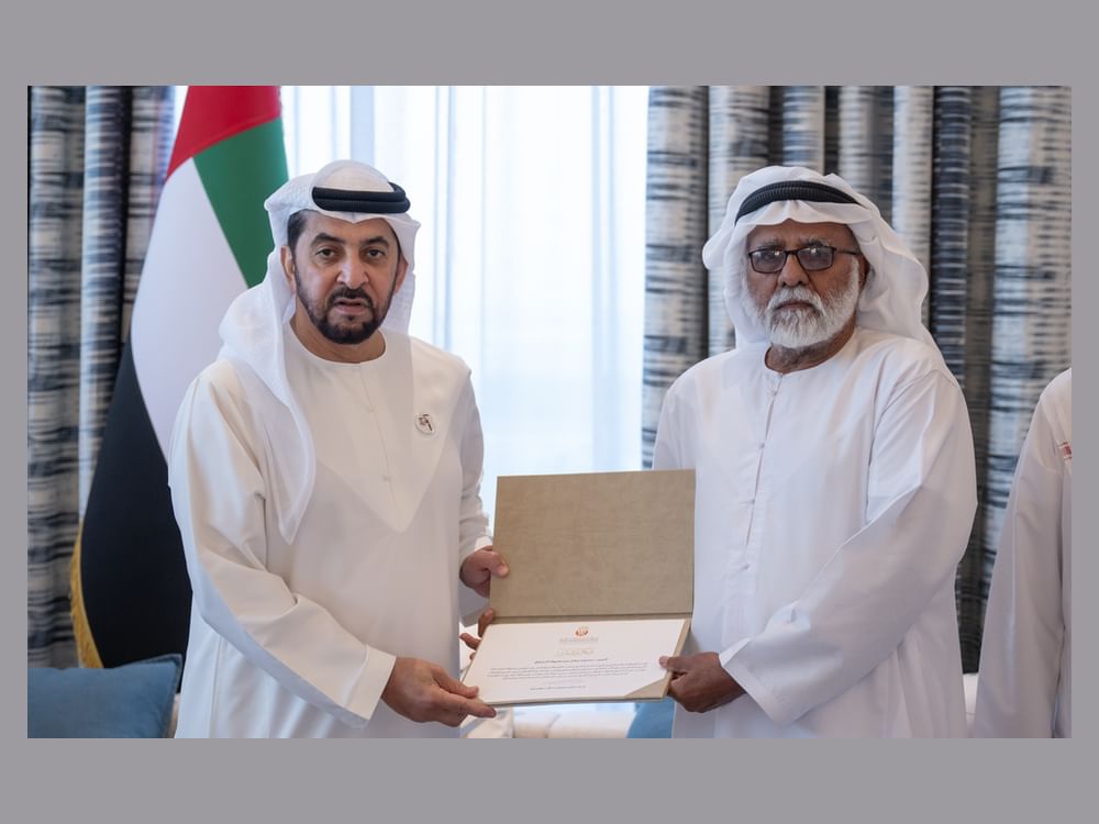 حمدان بن زايد يكرّم داعمي الهلال الأحمر ويستقبل المواطنين في قصر الظنة