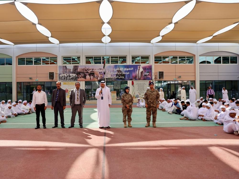 شرطة أبوظبي تعزز وعي طلبة المدارس بمخاطر الجرائم الإلكترونية والمخدرات